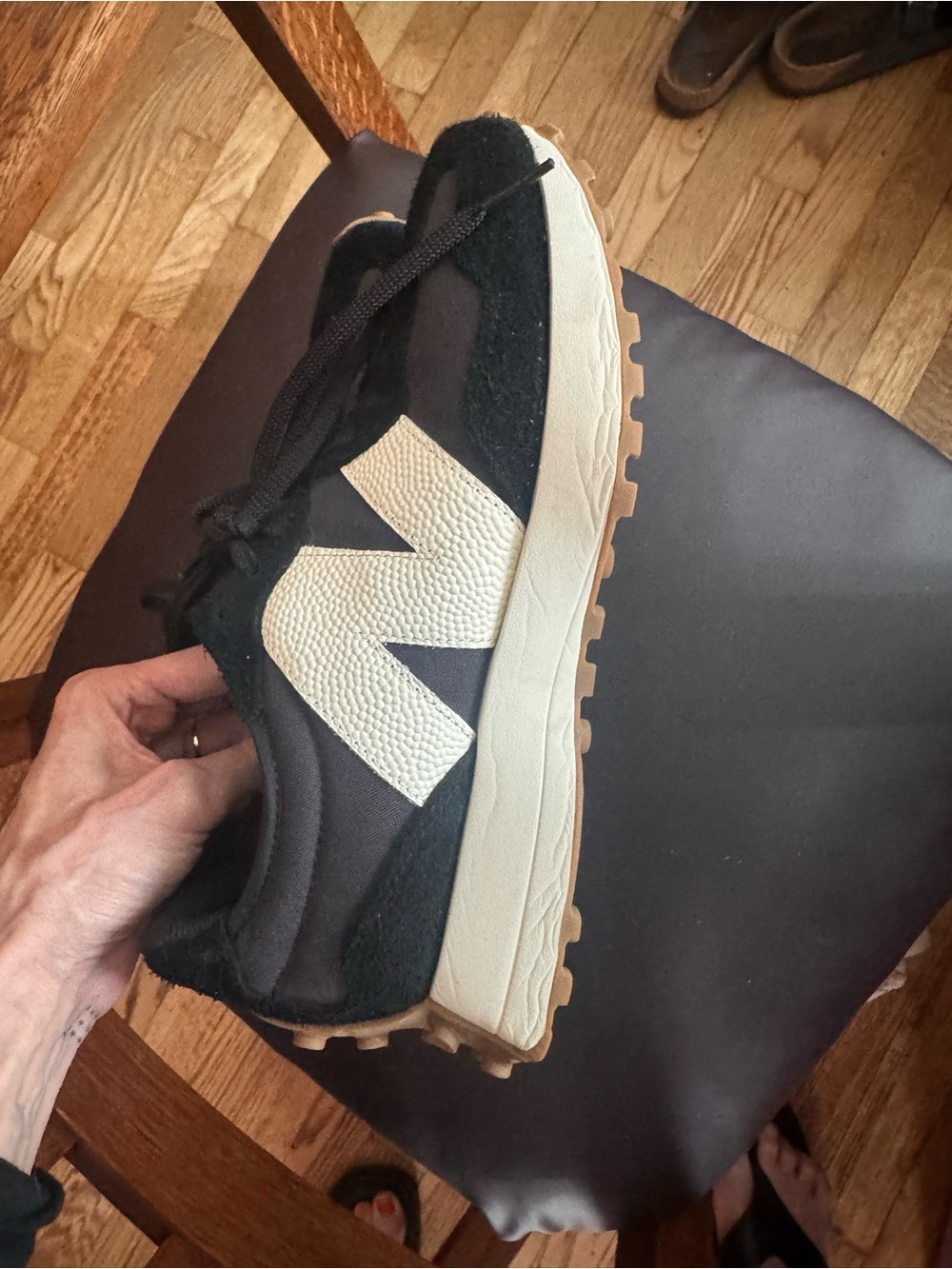 New Balance 327’s - Picture 3 of 8
